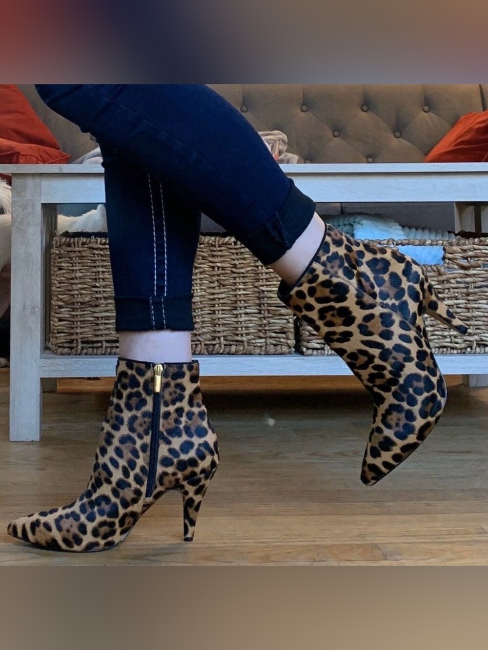 Vince Camuto Nandie 2 leopard print calf hair 3.5” stiletto heel ankle boot SZ 9